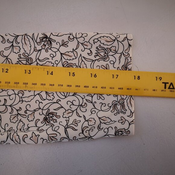 The Limited Stretch Ladies Size Medium 3/4 Sleeves V-neck Top - Picture 10 of 11